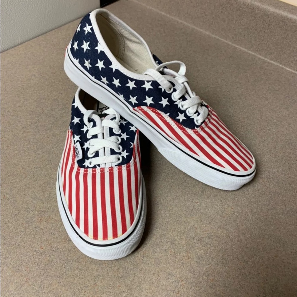 NWOT AMERICA FLAG CUSTOM VANS WOMANS SIZE 8.5